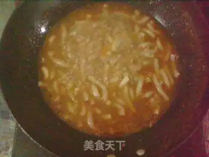 Make shredded pork macaroni step 3