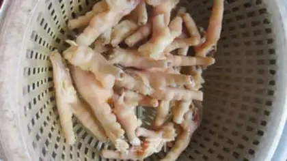 Make Tiger skin chicken feet step 1