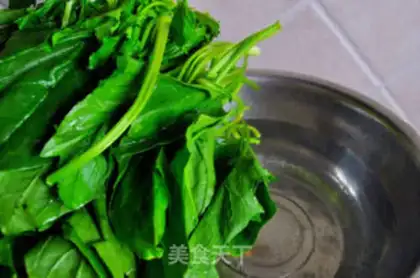 Make Home-cooked spinach with sesame sauce step 2