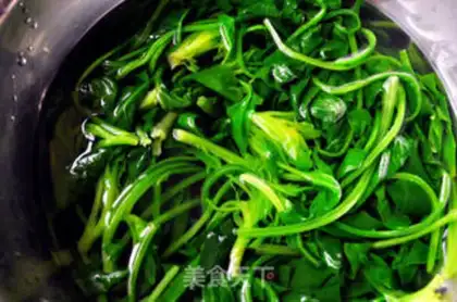 Make Home-cooked spinach with sesame sauce step 3