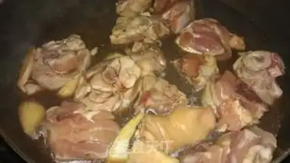 Make Braised chicken with potatoes step 1