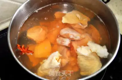 Make Home-cooked saute spicy chicken mixed noodles step 1