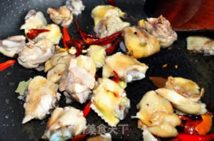 Make Home-cooked saute spicy chicken mixed noodles step 5