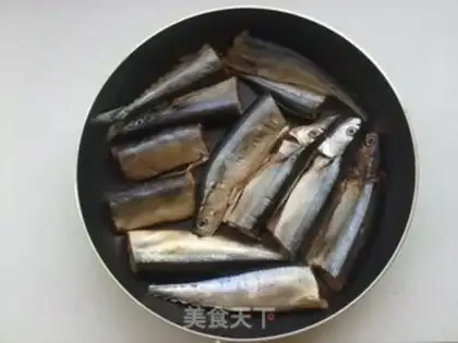 Make Crispy radish saury step 1