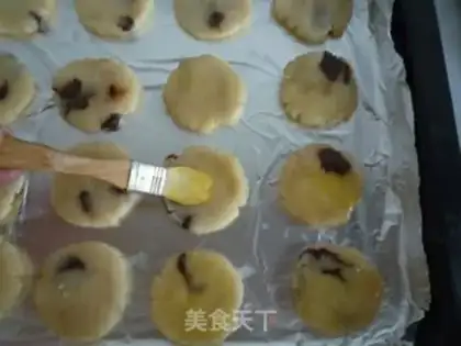 Make almond crisps step 6