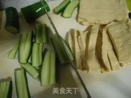 Make Spicy cucumber and bean skin step 1
