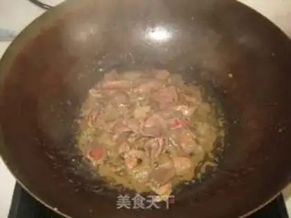 Make stir-fried beef with tofu bamboo and fungus step 5