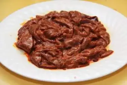 Make stir-fried pork liver with pickled pepper step 1
