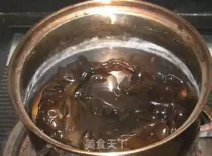 Make Fried fish with black fungus step 1