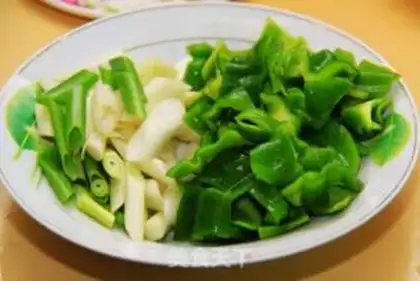 Make stir-fried pork liver with pickled pepper step 3