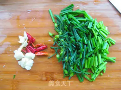 Make Smelly tofu with leek flowers step 1