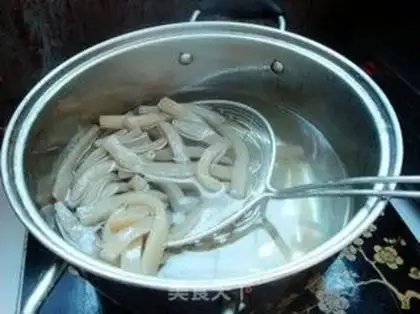 Make stir-fried konjac with pickled cabbage step 1