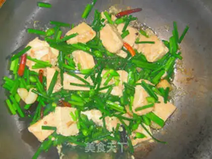 Make Smelly tofu with leek flowers step 4