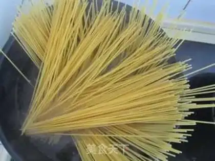 Make Spaghetti with long bean sauce step 0