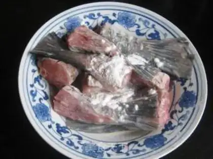 Make Fried fish with black fungus step 3