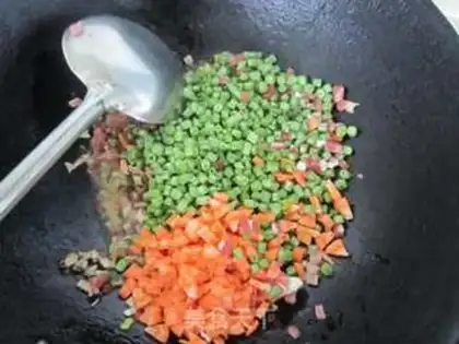 Make Spaghetti with long bean sauce step 2