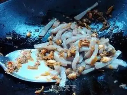 Make stir-fried konjac with pickled cabbage step 4