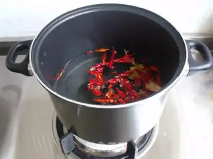 Make Spicy shredded chicken step 1