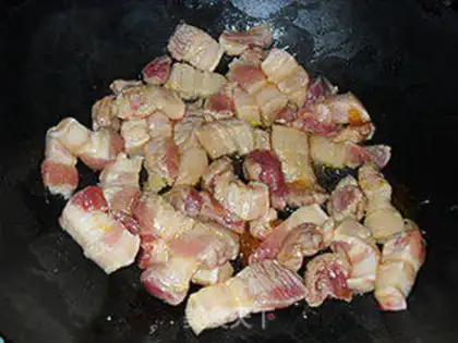 Make Roasted pork with tea tree mushroom step 3