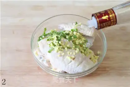 Make Spicy fragrant pot chicken wings step 1