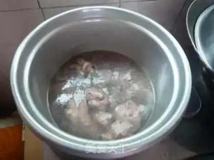 Make Pork bone carrot soup step 2