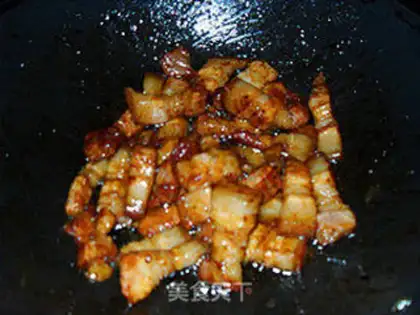 Make Roasted pork with tea tree mushroom step 4