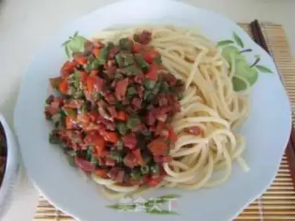 Make Spaghetti with long bean sauce step 5