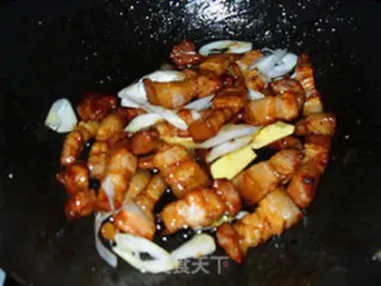 Make Roasted pork with tea tree mushroom step 5
