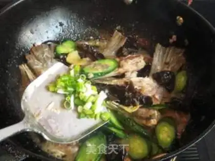Make Fried fish with black fungus step 9