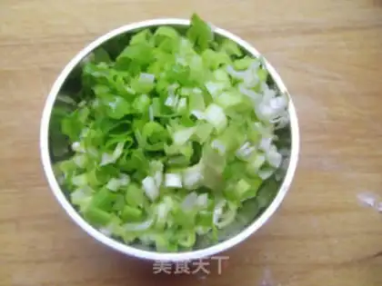 Make Scallion Fragrance Thousand Layer Pancake step 2