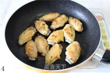 Make Spicy fragrant pot chicken wings step 3