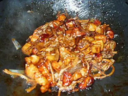 Make Roasted pork with tea tree mushroom step 6