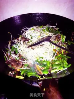 Make Fried shredded eel with leeks and bean sprouts step 6