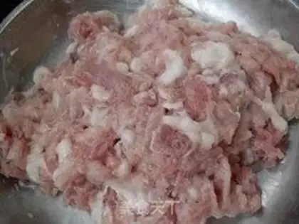 Make stir-fried shredded pork with rice straw step 1