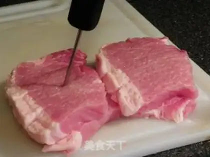 Make Pork chops in tomato sauce step 1