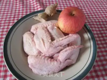Make Stewed chicken wings with apple step 0