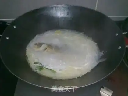Make Carp soup with shredded radish step 3