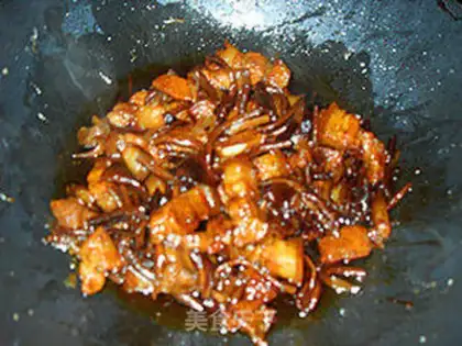Make Roasted pork with tea tree mushroom step 8