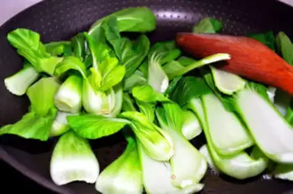 Make Home-cooked stir-fried rapeseed step 1