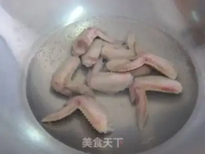 Make Stewed chicken wings with apple step 2