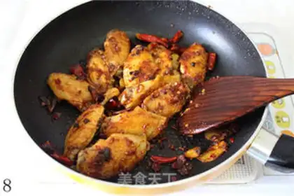 Make Spicy fragrant pot chicken wings step 7