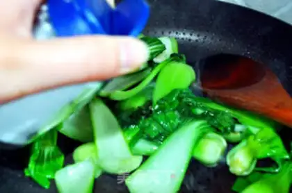Make Home-cooked stir-fried rapeseed step 3
