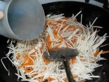 Make stir-fried shredded pork with rice straw step 5