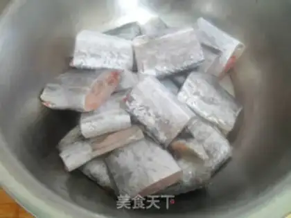 Make roasted hairtail in soy sauce step 2