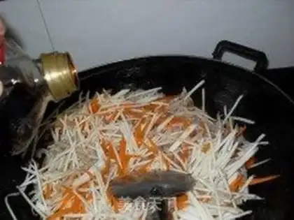 Make stir-fried shredded pork with rice straw step 6