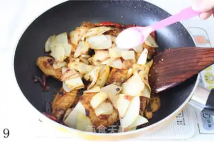 Make Spicy fragrant pot chicken wings step 8