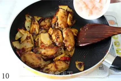 Make Spicy fragrant pot chicken wings step 9