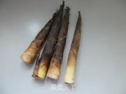 Make Maotai-flavored spring bamboo shoots step 0