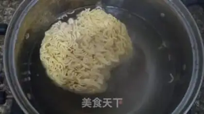 Make Instant noodle pizza step 0