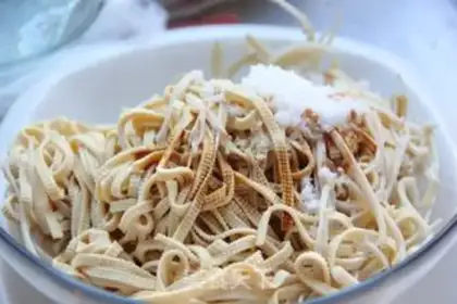 Make Bean curd skin with scallion oil step 3